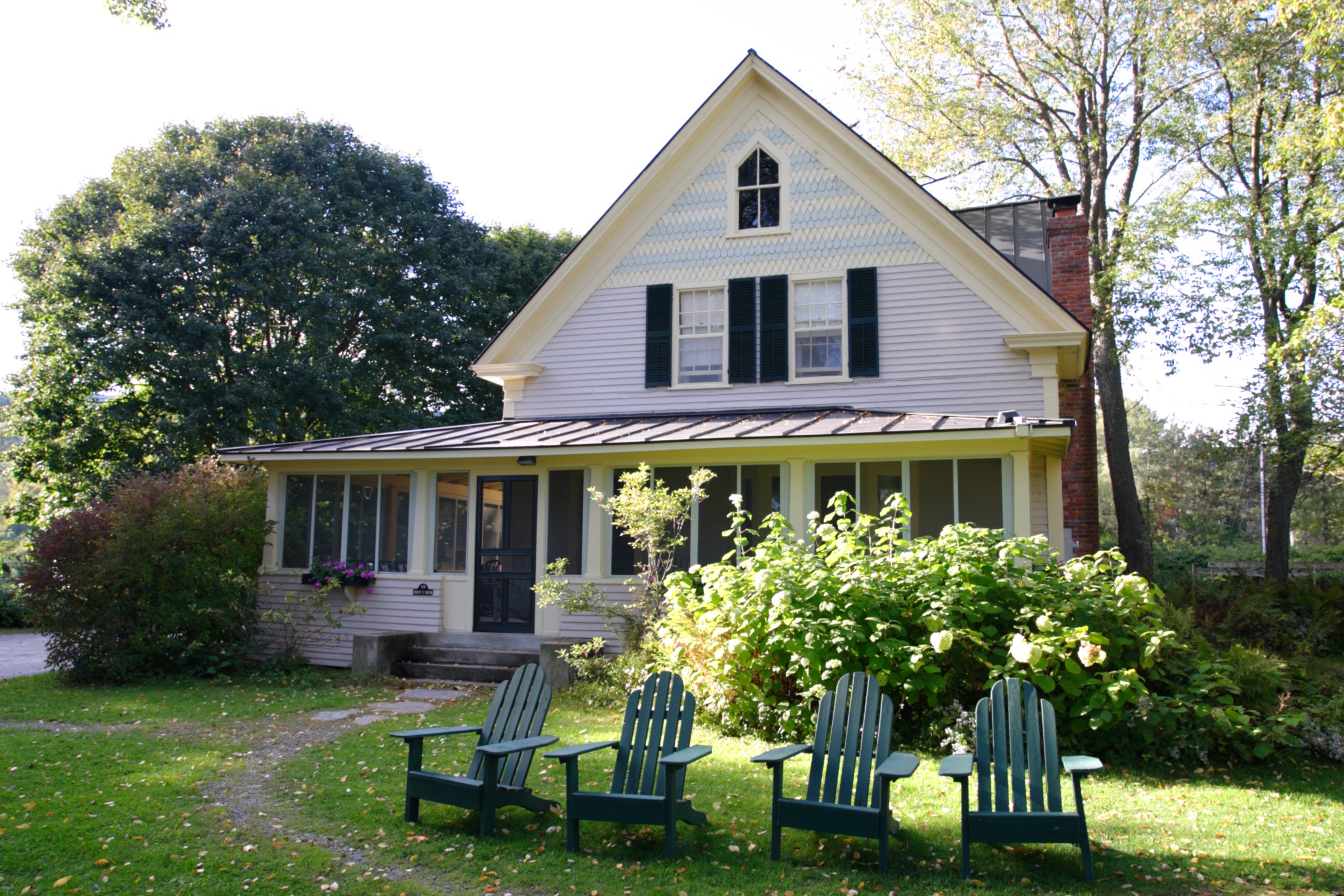 House-Front-Lawn-Chairs-DT
